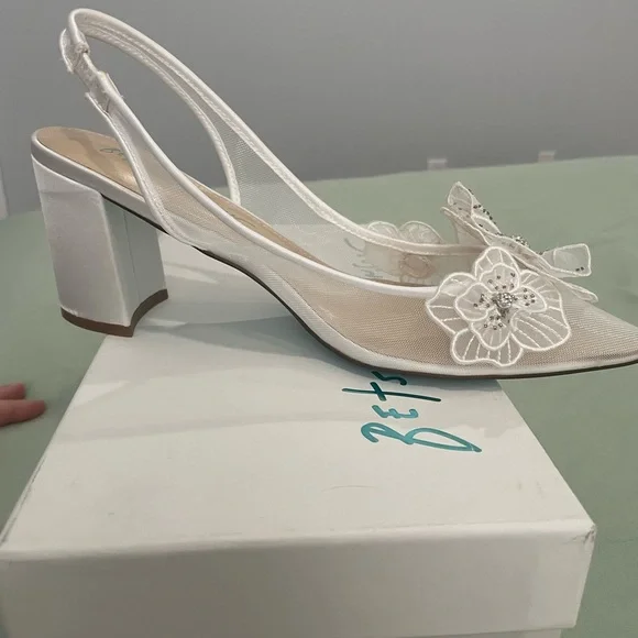 Blue by Betsey Johnson White Floral Heels - Picture 7 of 10